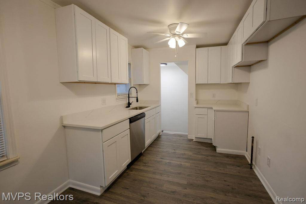 Harper Woods, MI 48225,20484 ROSCOMMON Street