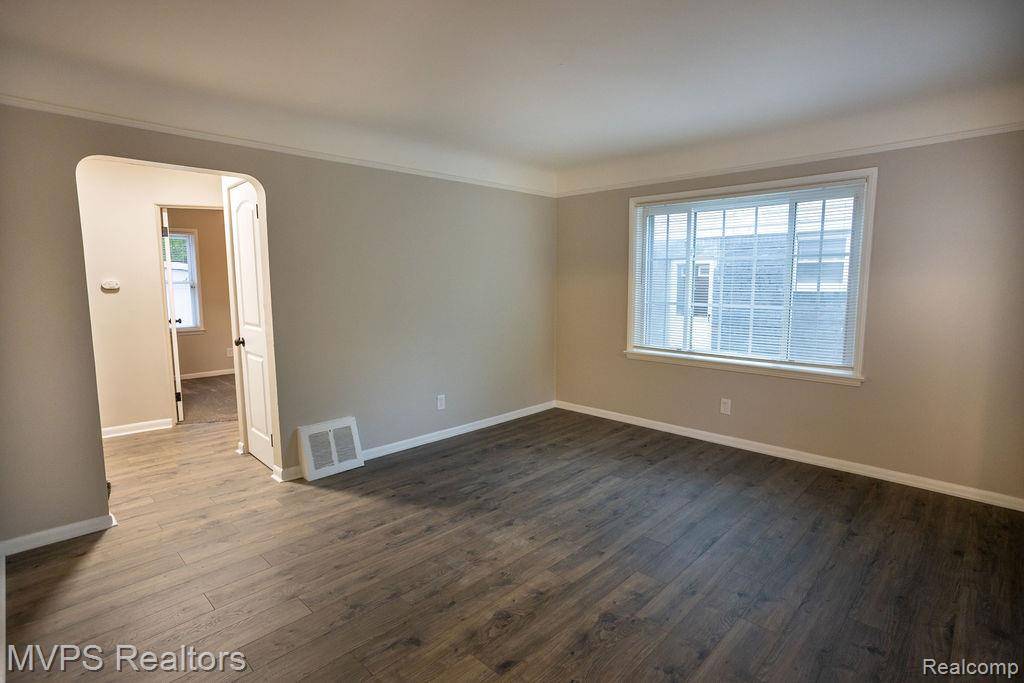 Harper Woods, MI 48225,20484 ROSCOMMON Street