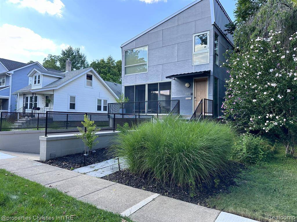 Birmingham, MI 48009,1013 HUMPHREY Avenue