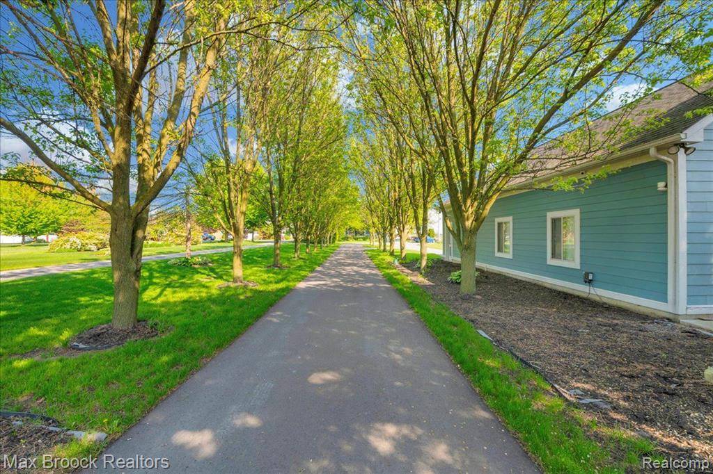 Saint Clair Shores, MI 48082,32630 JEFFERSON Avenue