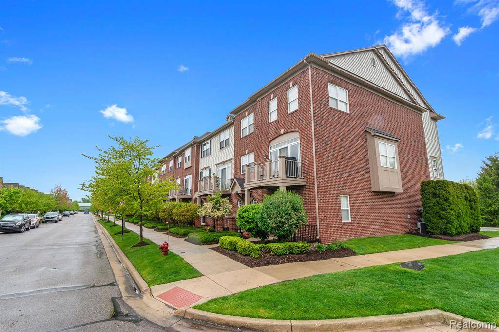 Wixom, MI 48393,244 WRIGHT Street