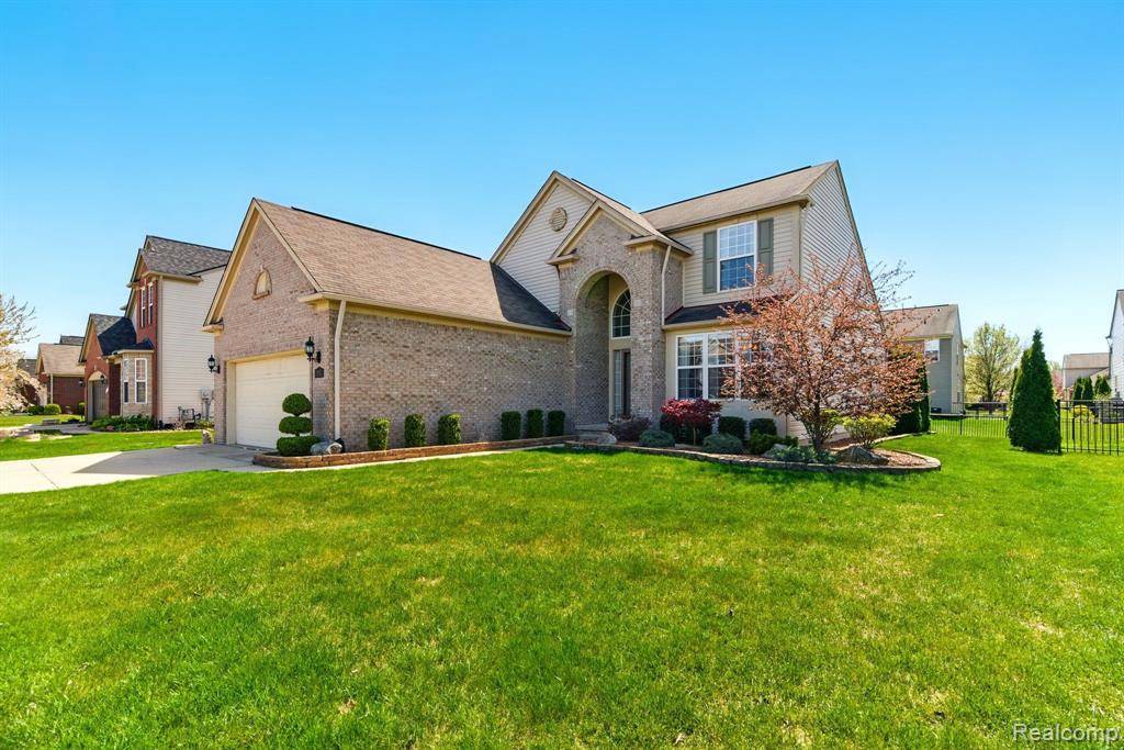 Macomb, MI 48042,19092 HAZELTON Drive