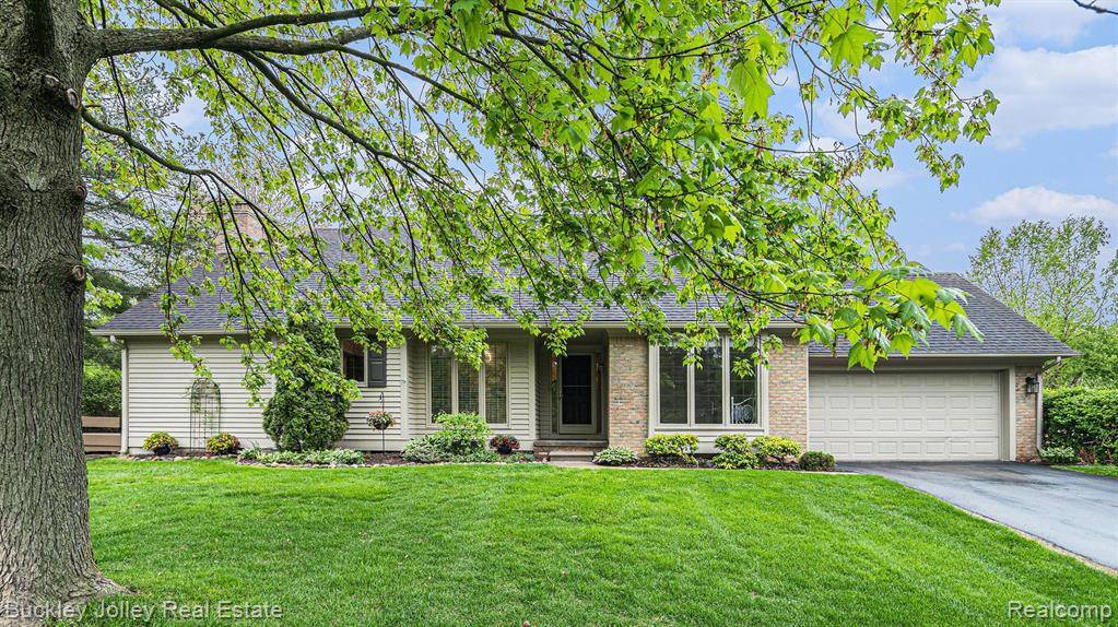 Brighton, MI 48116,4659 PINE EAGLES Drive