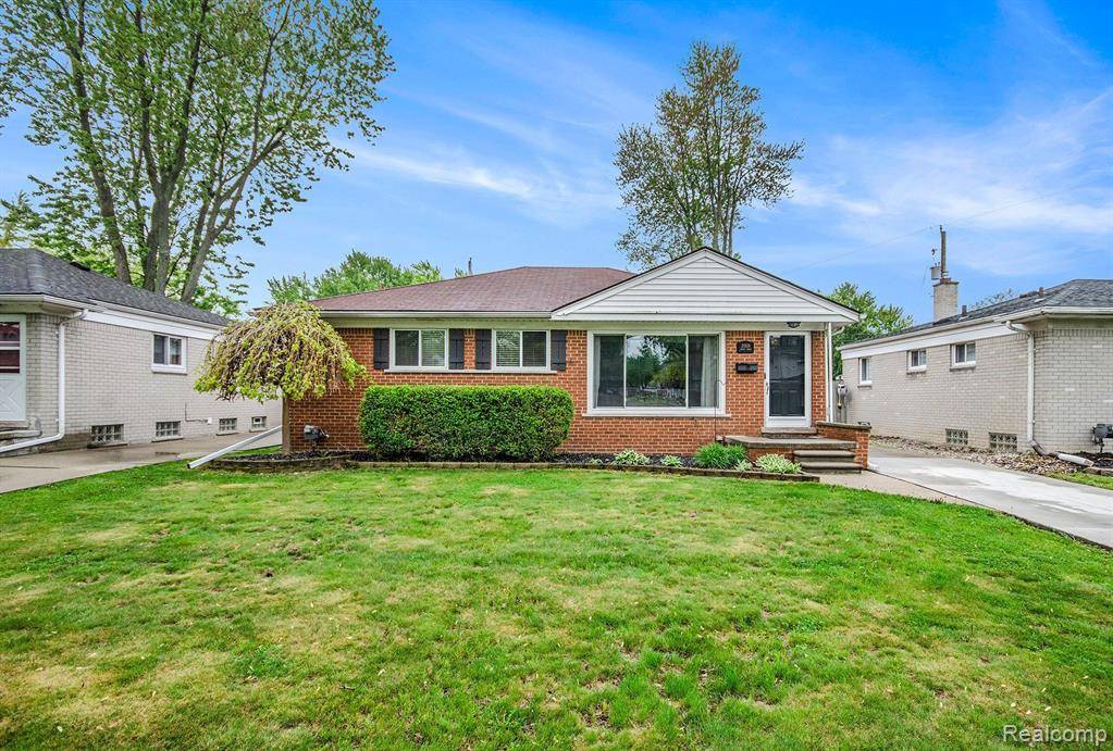 Saint Clair Shores, MI 48082,21524 SHARE Street