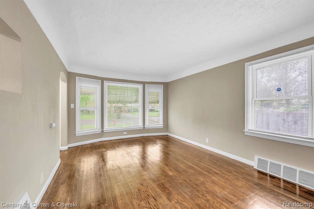 Detroit, MI 48228,9583 STAHELIN Avenue