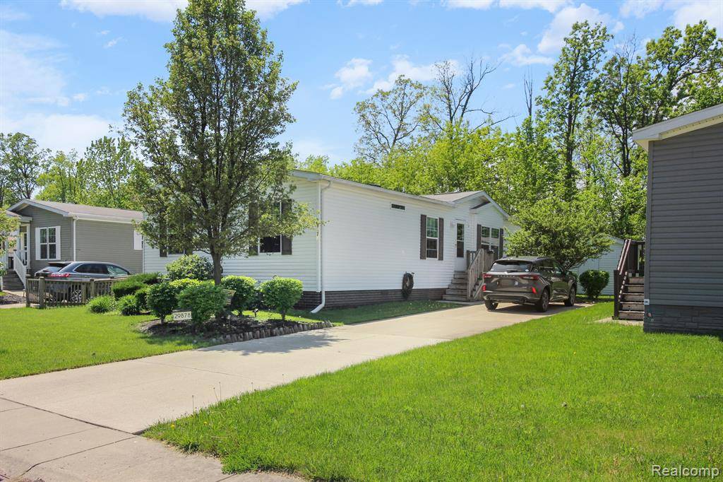 Gibraltar, MI,29878 MEADOW Lane