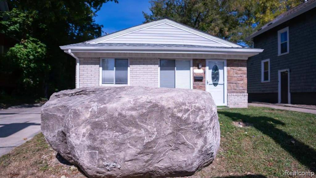 Birmingham, MI 48009,1205 E 14 MILE Road