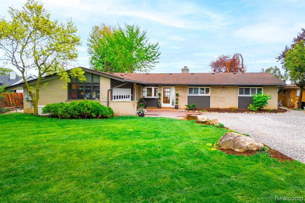 Grosse Ile, MI 48138,27607 ELBA Drive