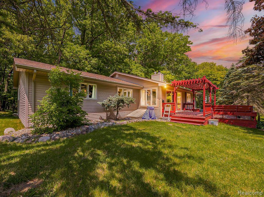 Fenton, MI 48430,15068 EDDY LAKE Road