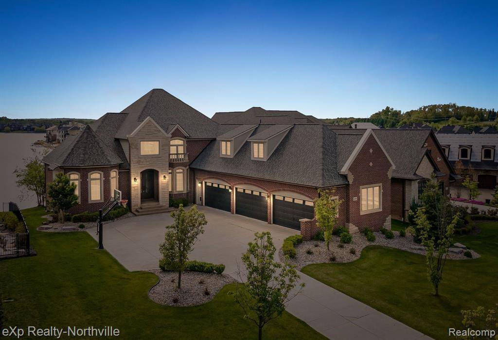 South Lyon, MI 48178,10387 STONEY POINT Drive