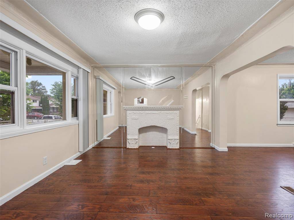 Dearborn, MI 48126,6010 HARTWELL Street
