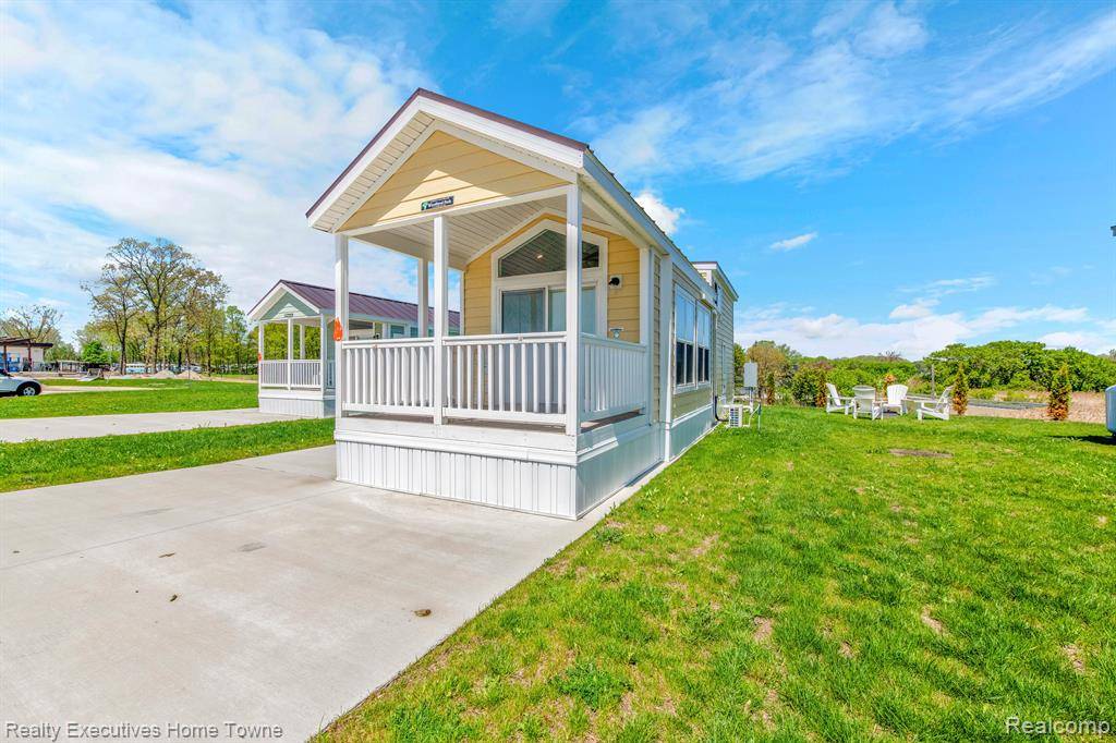 Port Huron, MI 48060,2301 Water St. Lot 7