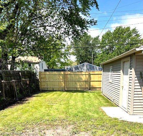 Saint Clair Shores, MI 48081,29001 TAYLOR Street