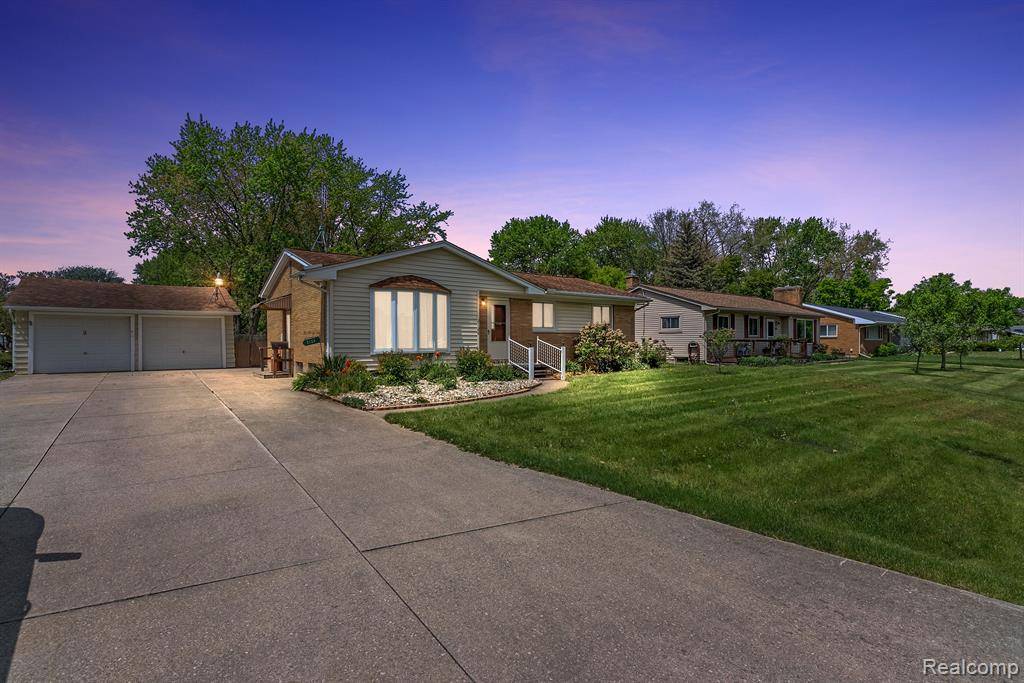 Flint, MI 48532,2126 DEERFIELD Drive