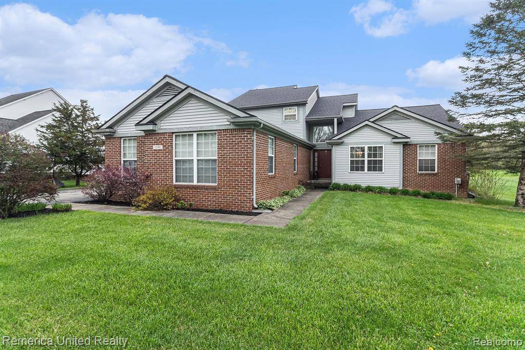 Hartland, MI 48353,1390 COURTNEY