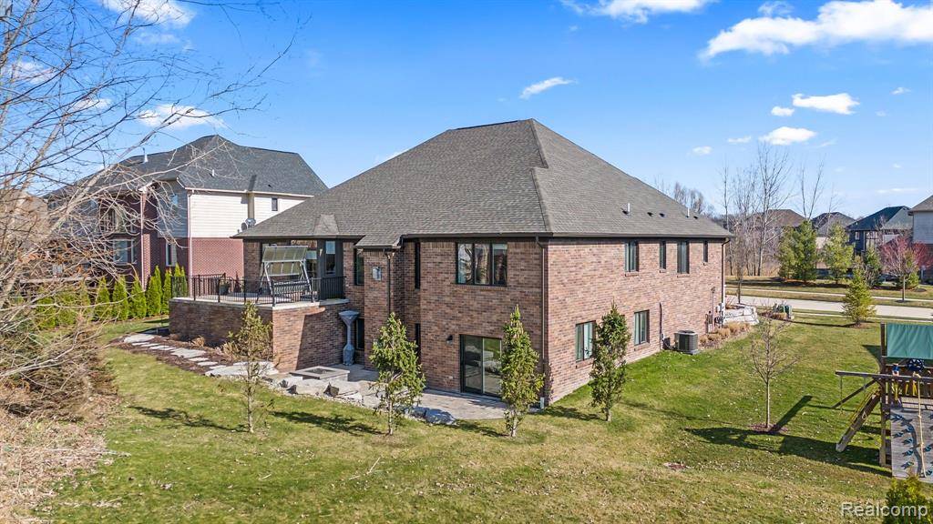 Shelby Twp, MI 48316,6470 CREEKSIDE Drive
