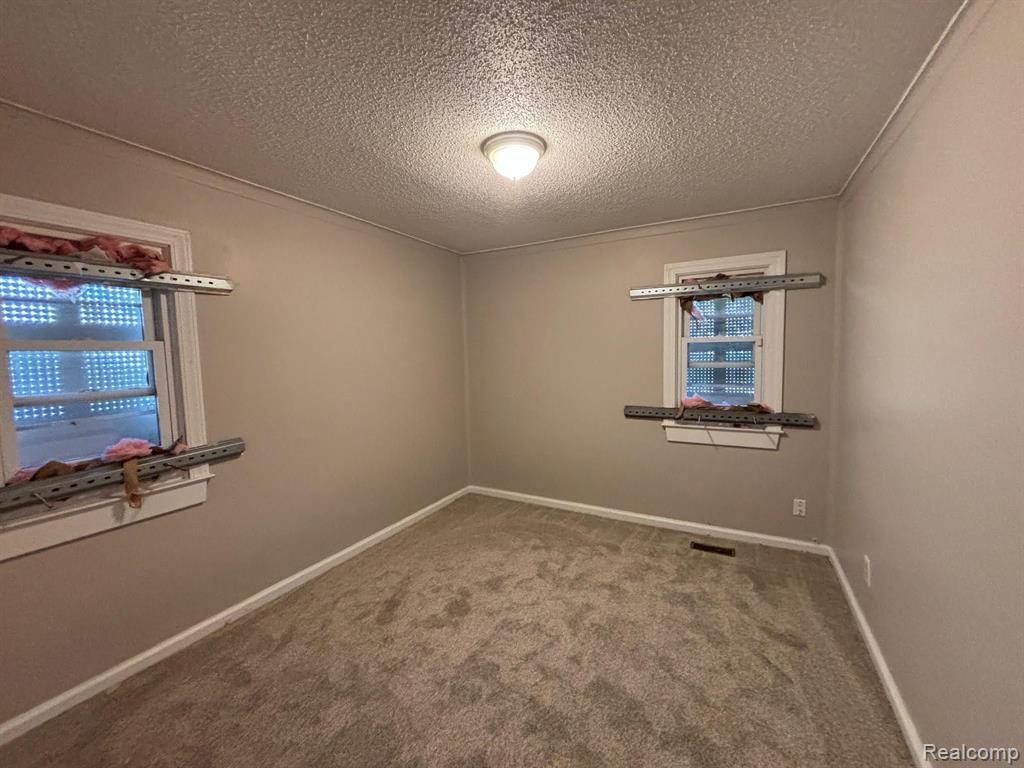 Harper Woods, MI 48225,18989 WASHTENAW Street