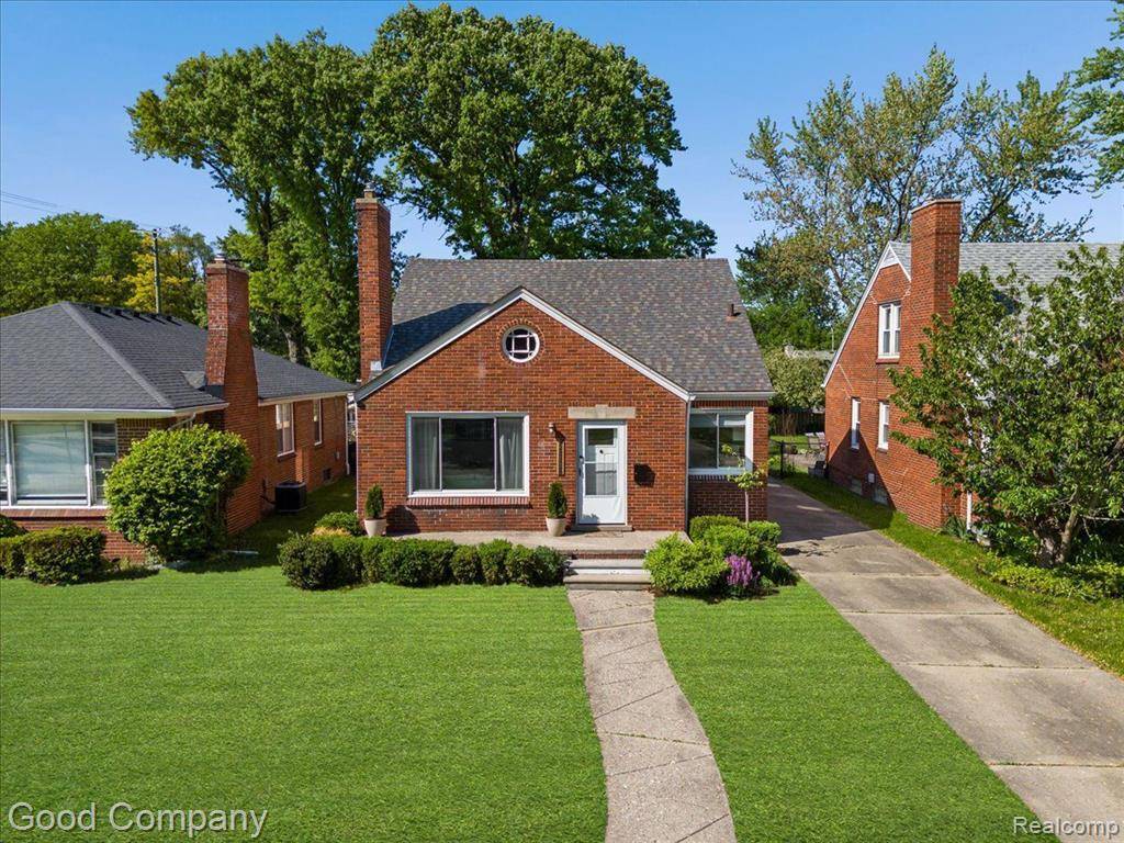 Harper Woods, MI 48225,21111 FLEETWOOD Drive