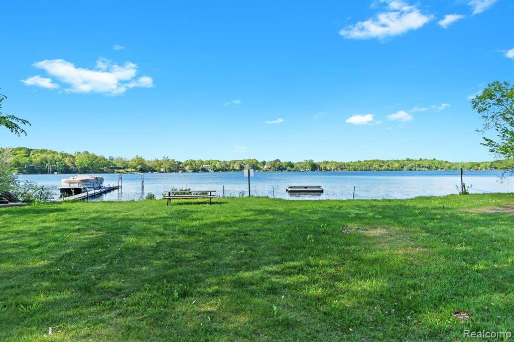Chelsea, MI 48118,7109 LAKE SHORE Drive