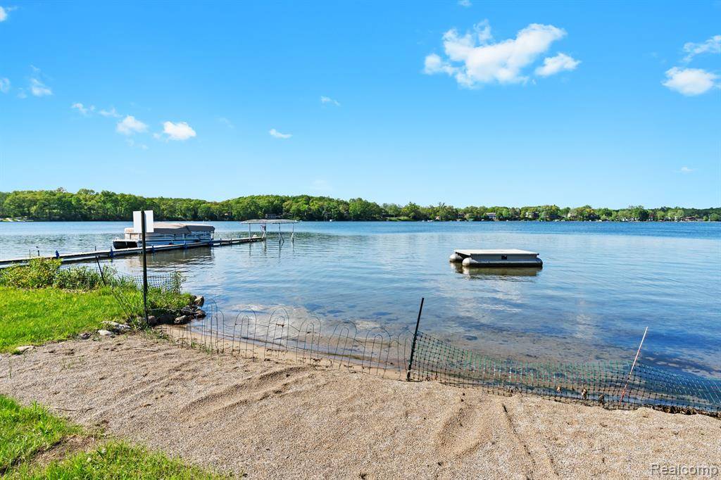 Chelsea, MI 48118,7109 LAKE SHORE Drive