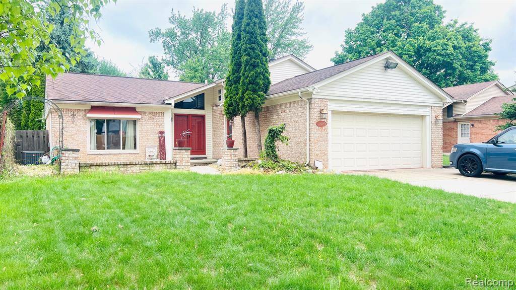 Sterling Heights, MI 48313,39239 CHANTILLY Drive