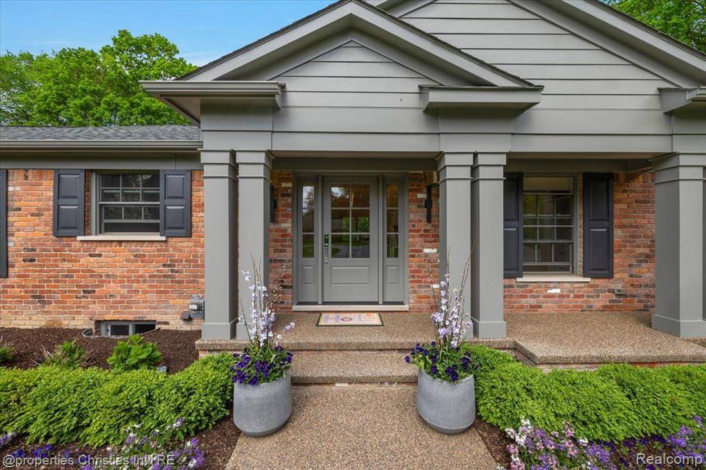 Bloomfield Hills, MI 48301,6220 Thorncrest Drive