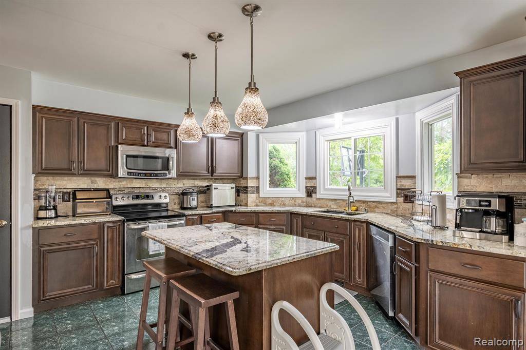 Sterling Heights, MI 48314,42739 POND VIEW Drive