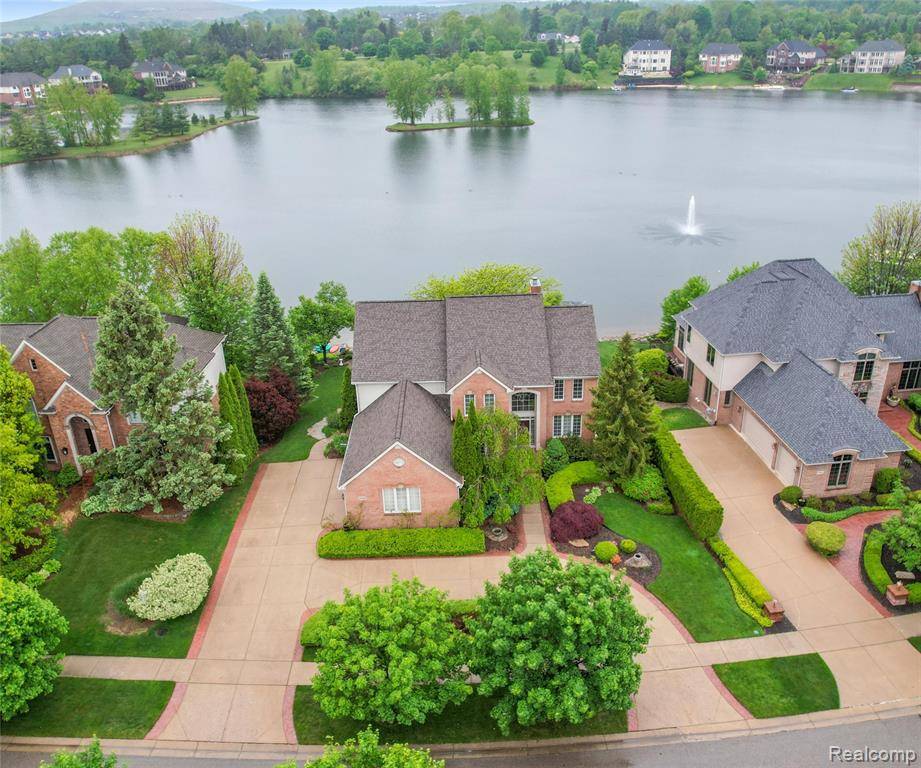 Northville, MI 48168,17747 PARKSHORE Drive
