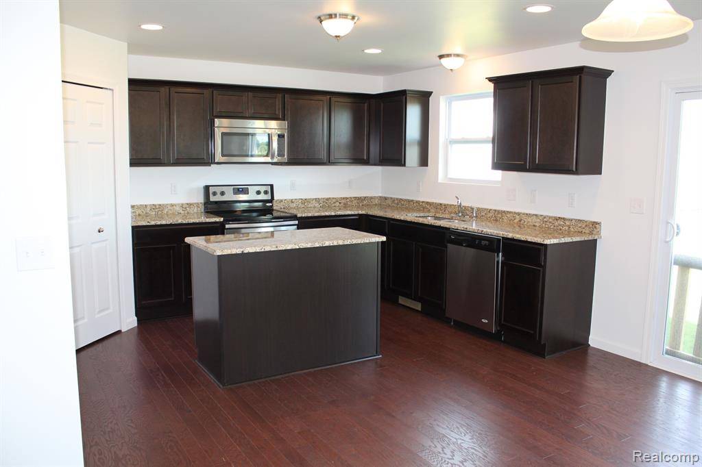 New Haven, MI 48048,58194 PEMBROOKE Avenue