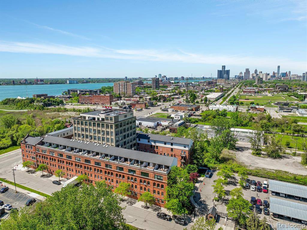 Detroit, MI 48207,6533 E JEFFERSON Avenue