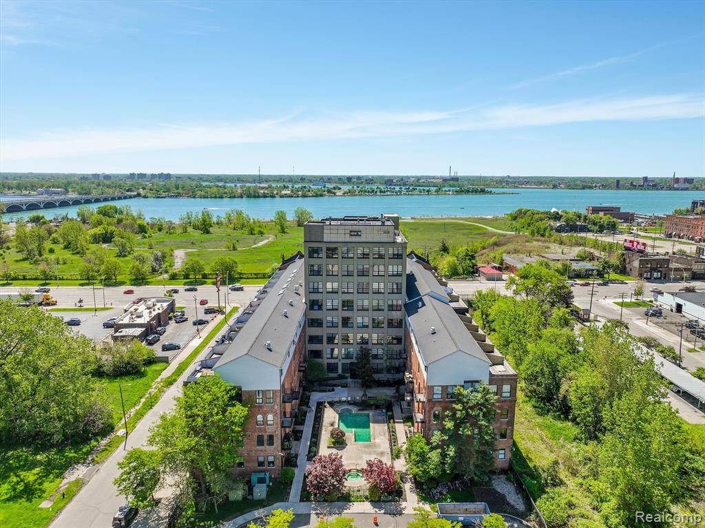 Detroit, MI 48207,6533 E JEFFERSON Avenue