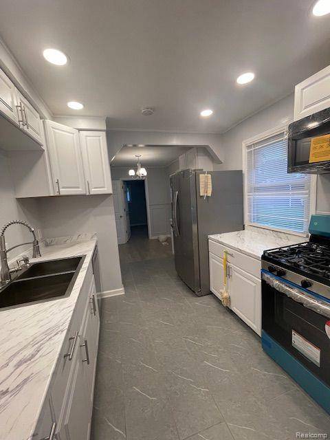 Southgate, MI 48195,13236 WALNUT Street