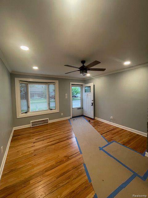 Southgate, MI 48195,13068 WALNUT Street