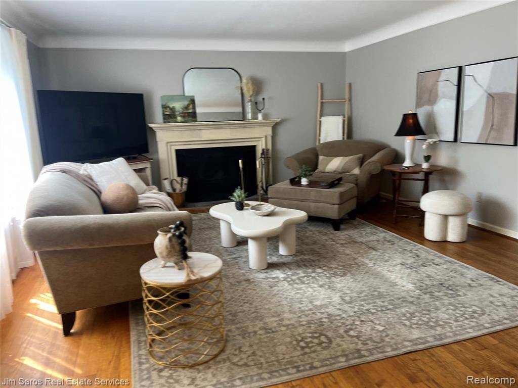 Grosse Pointe Woods, MI 48236,935 S BRYS Drive