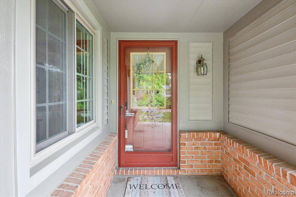 Brighton, MI 48116,995 HICKORY Drive