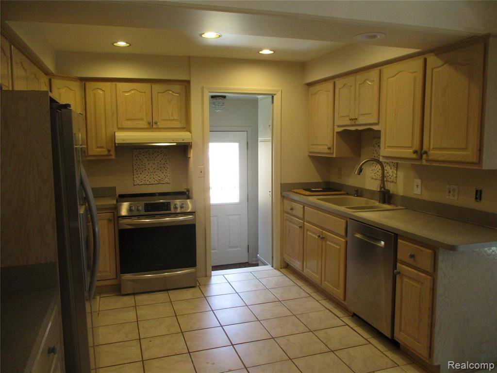 Saint Clair Shores, MI 48081,21001 WINKEL Street