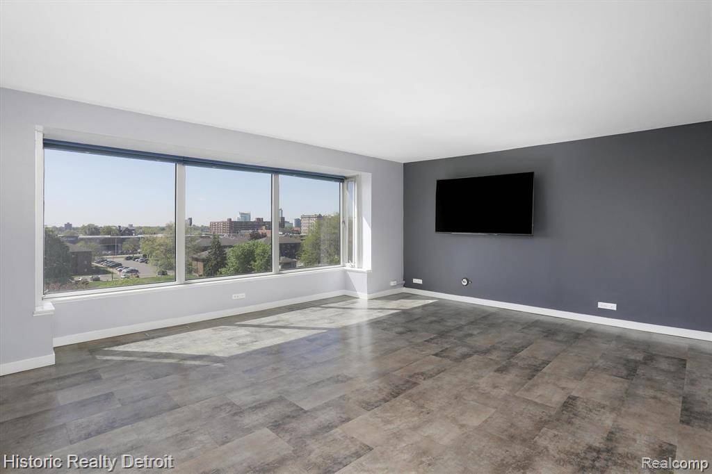Detroit, MI 48207,1300 E LAFAYETTE Street