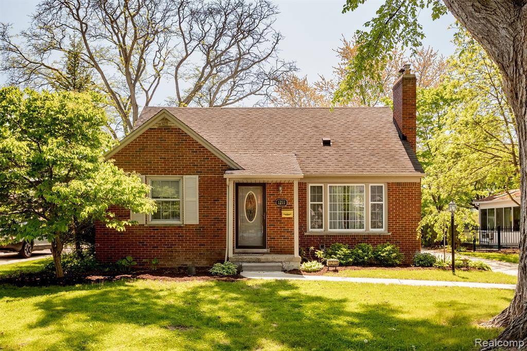 Grosse Pointe Woods, MI 48236,1211 Torrey Road