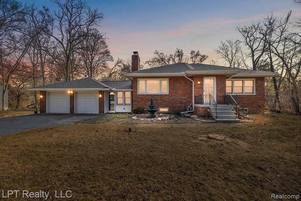 Rochester Hills, MI 48307,804 E AVON Road