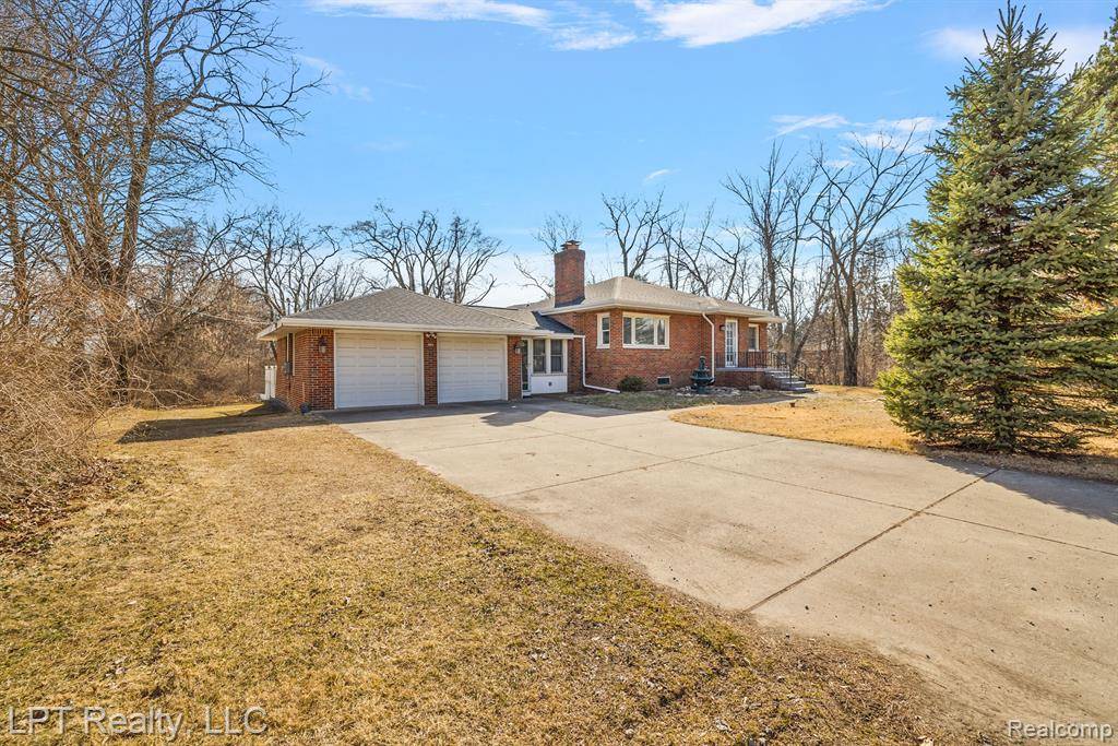 Rochester Hills, MI 48307,804 E AVON Road