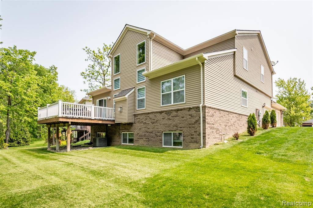 South Lyon, MI 48178,791 GLEN MEADOWS Drive