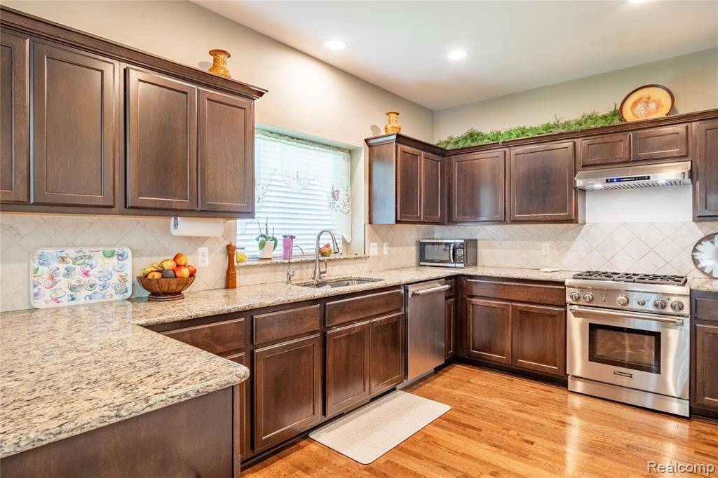 South Lyon, MI 48178,791 GLEN MEADOWS Drive
