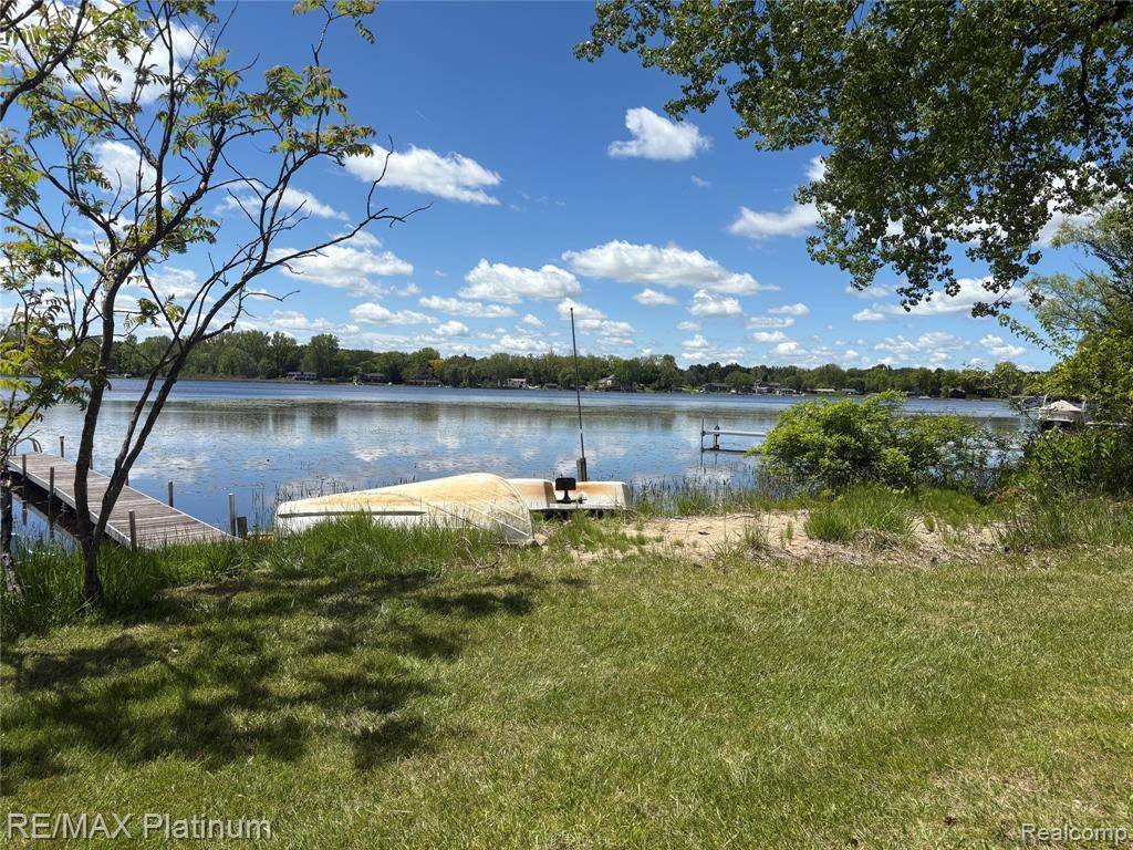 Howell, MI 48843,3788 CEDAR POINT Road