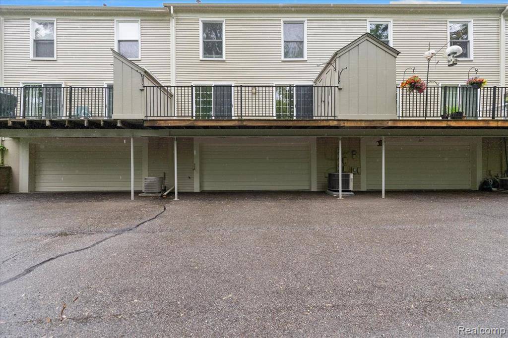 Rochester Hills, MI 48306,1477 CARRIAGE Lane