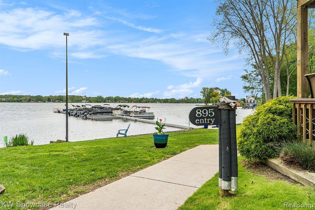Walled Lake, MI 48390,895 S PONTIAC Trail