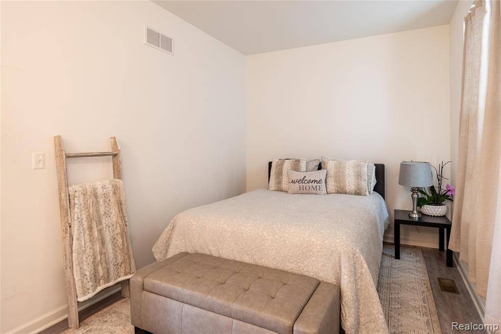 Ypsilanti, MI 48197,9480 WHITE TAIL Drive