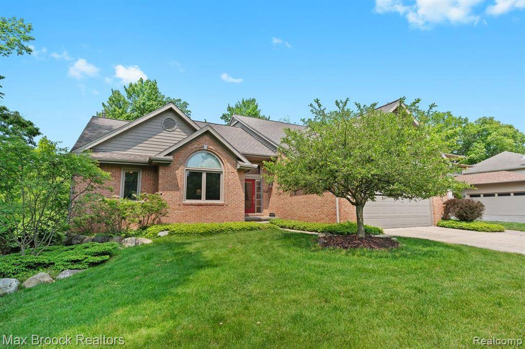 West Bloomfield, MI 48324,2590 ARNETH Road