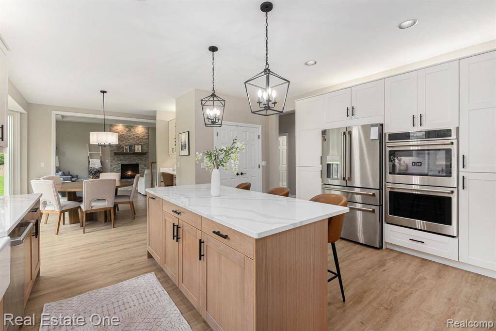 Rochester, MI 48306,36 KNORRWOOD Drive