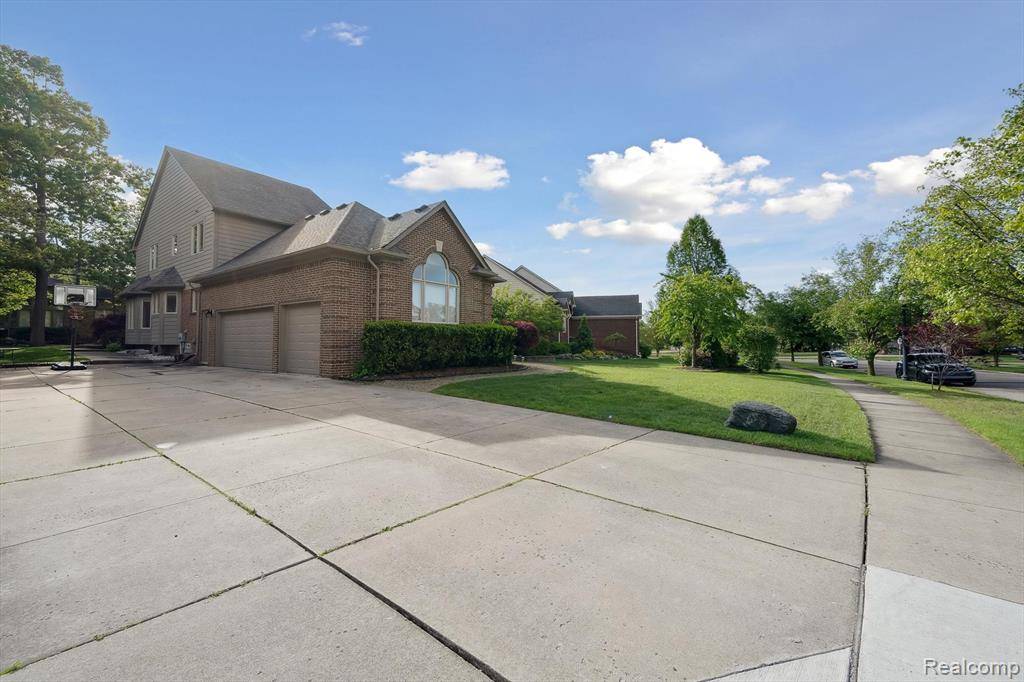 Shelby Twp, MI 48316,55712 LANCEWOOD Drive