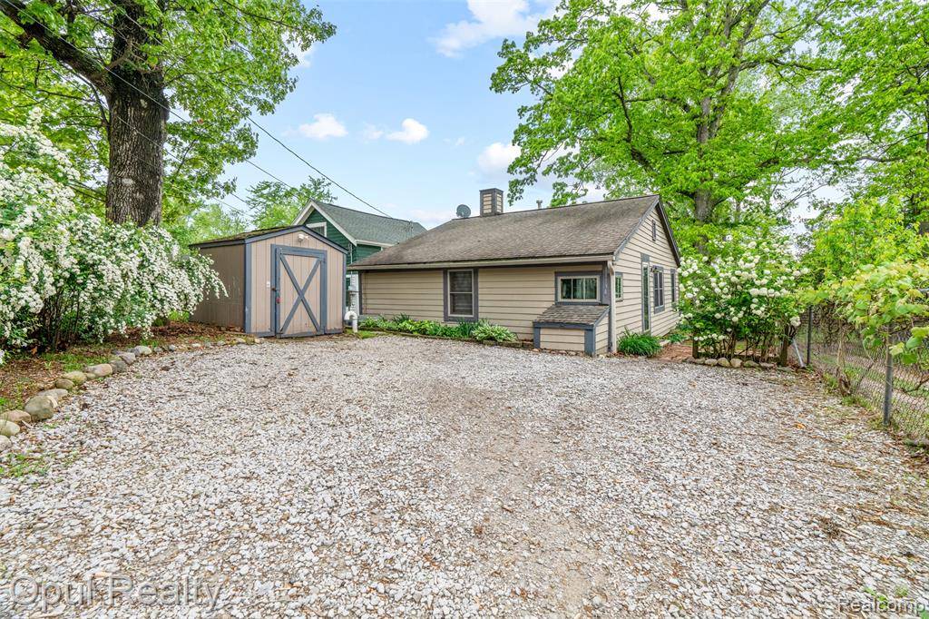 Pinckney, MI 48169,11134 PATTERSON LAKE Drive